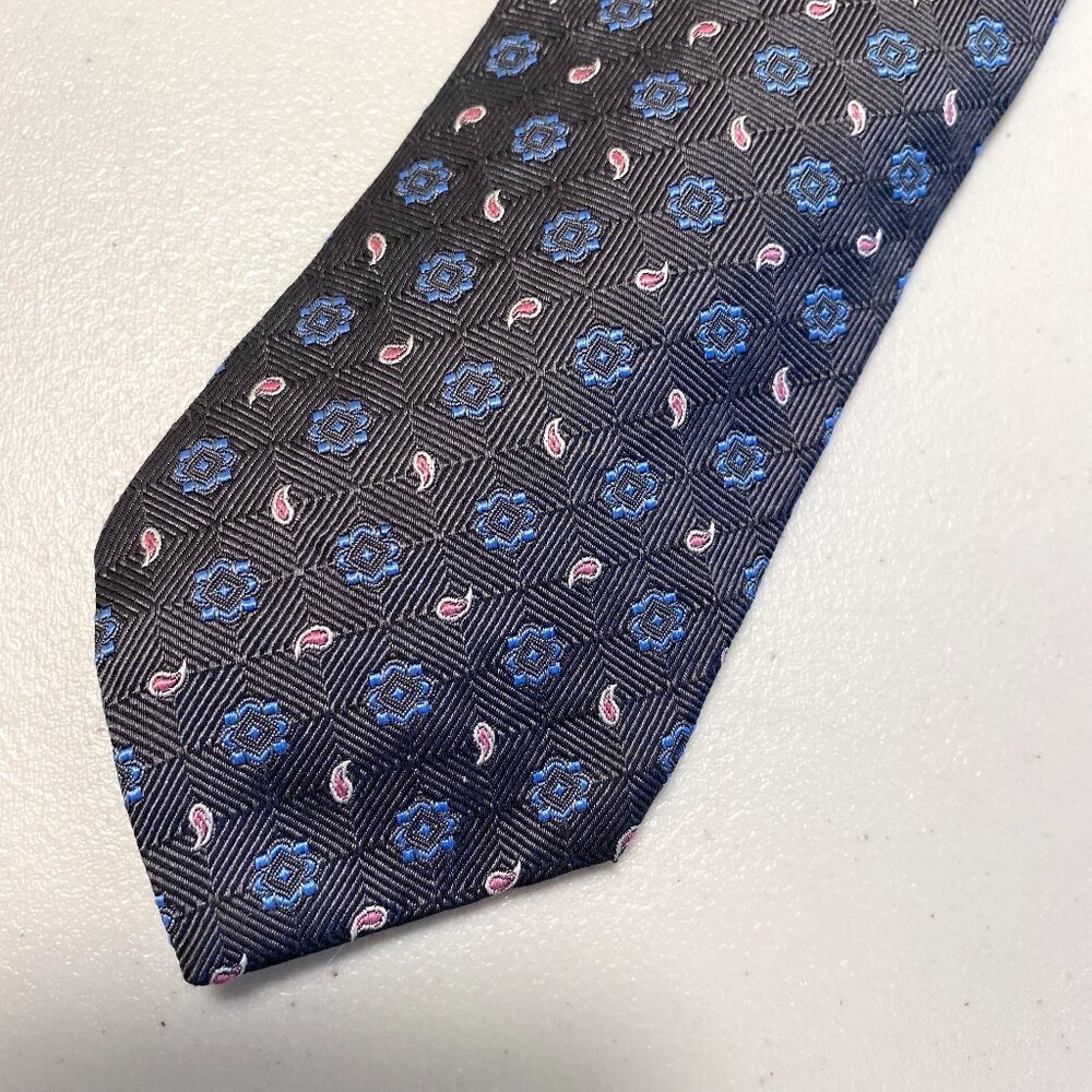 Brooks Brothers Makers and Merchants 100% Silk Tie Embroidered Paisley Flowers